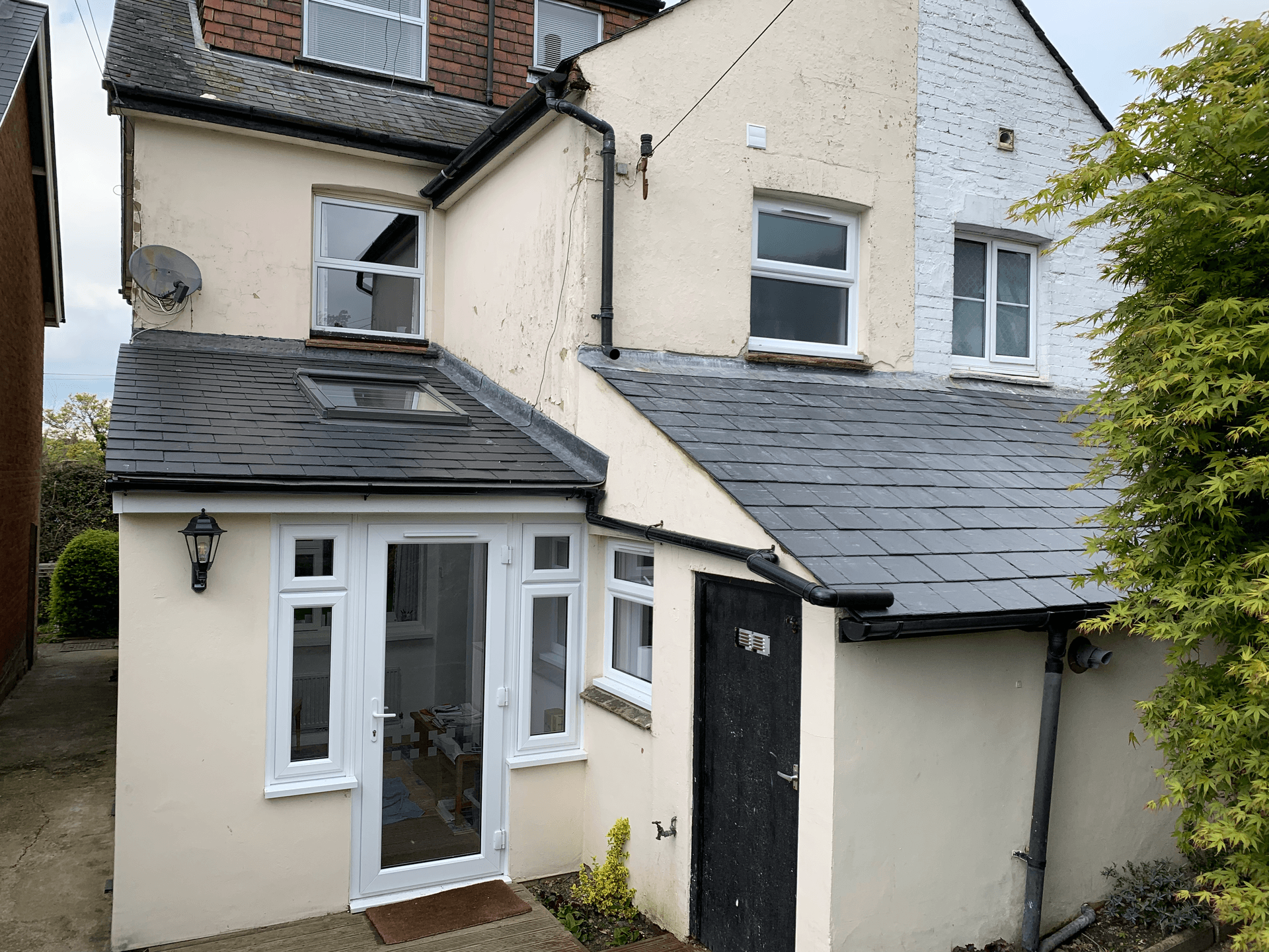 Slate extension roof with skylight and leadwork
