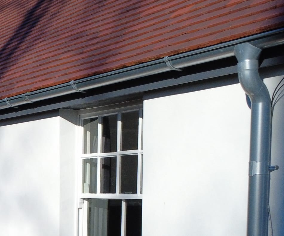 Black fascia with aluminium guttering